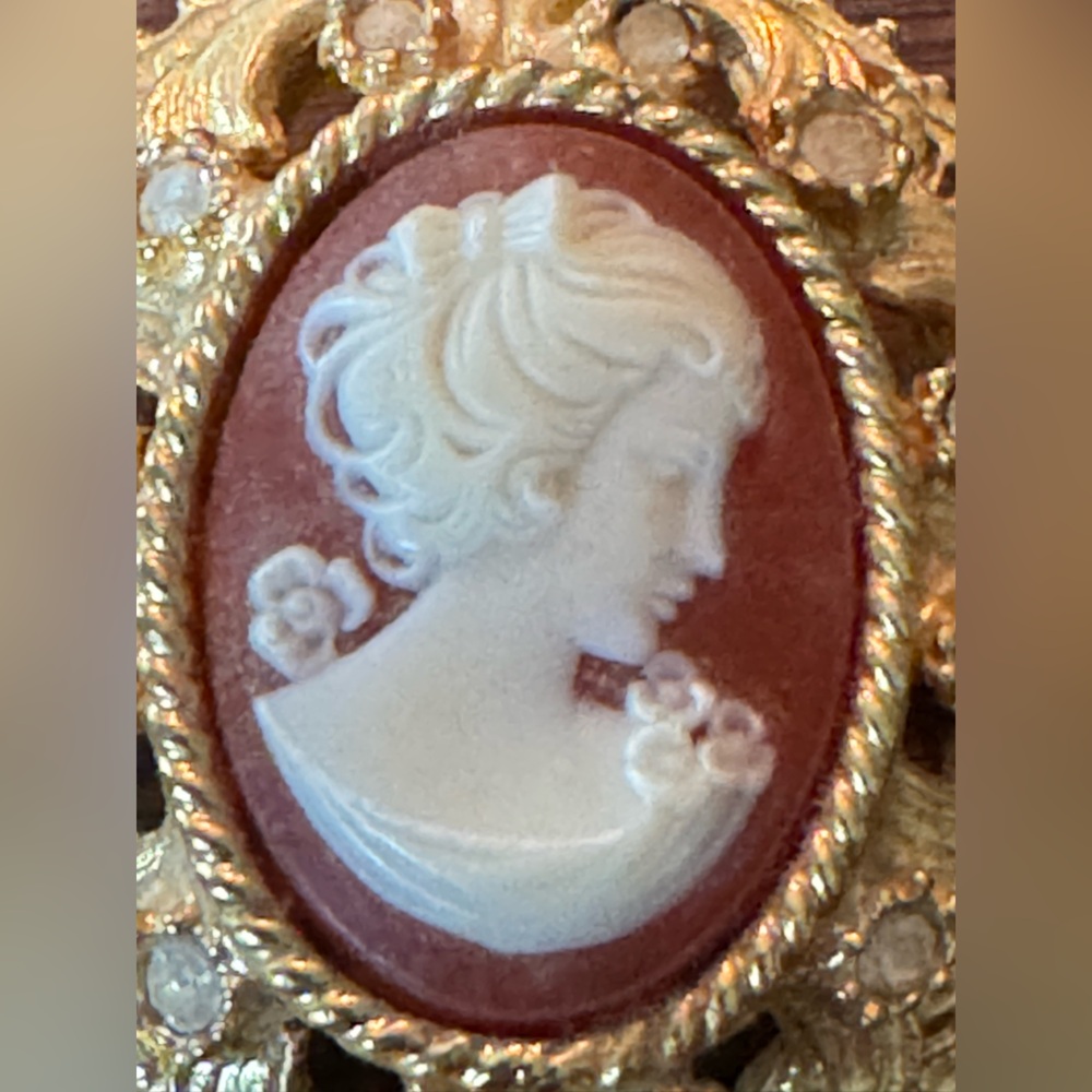 R.J.Graziano Ornate Cameo and Austrian Crystal Gold Plated Brooch and Pendant 2" - Picture 7 of 7
